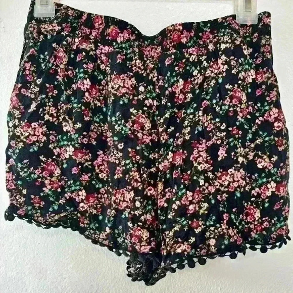 Forever 21 Floral Print Shorts - Picture 3 of 4